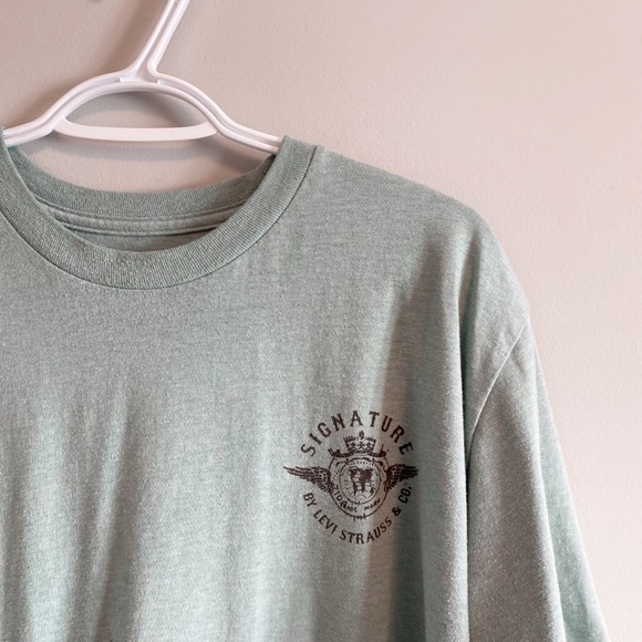 SOLD 🚫 Levi's Tshirt 🤩 - Picture 1 of 4